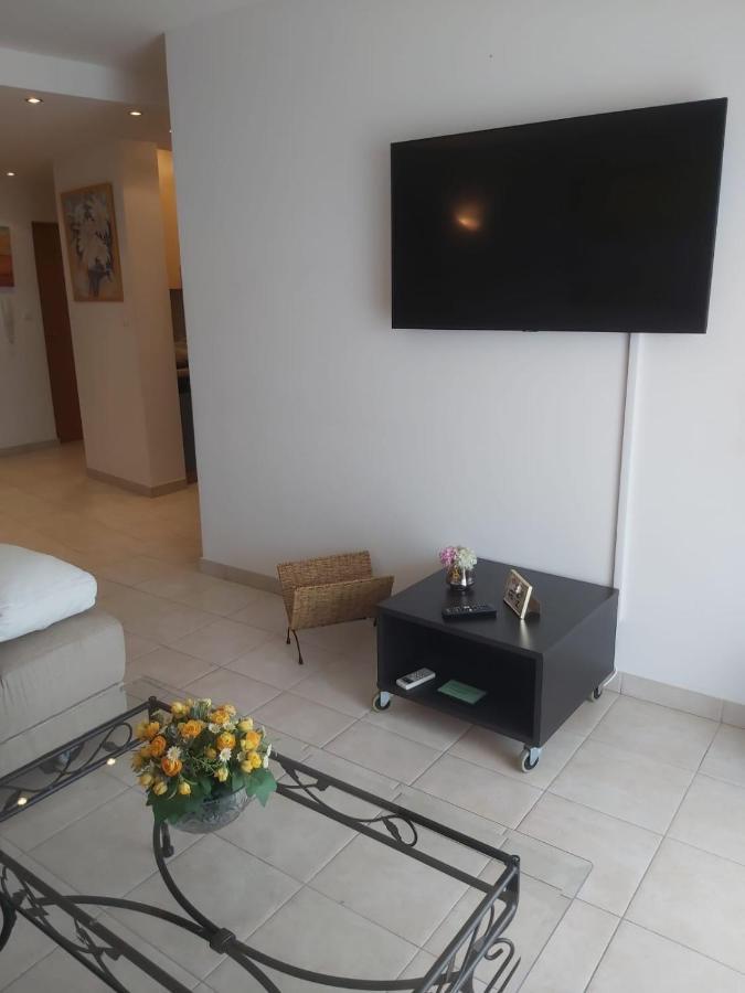 Villa Seaview With Pool - Apartment Yellow Трогир Екстериор снимка