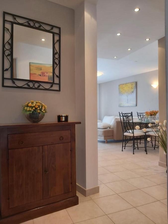 Villa Seaview With Pool - Apartment Yellow Трогир Екстериор снимка
