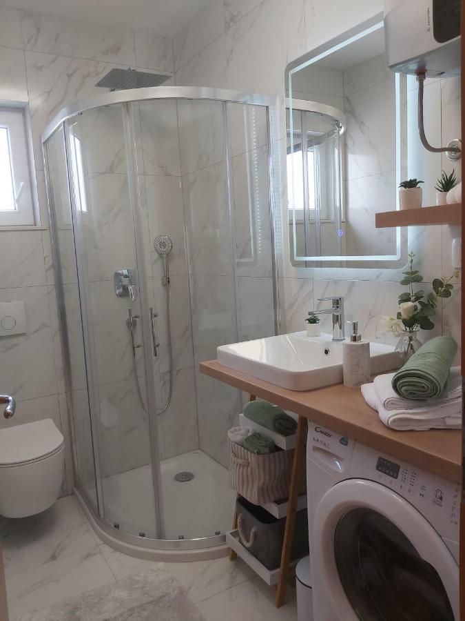 Villa Seaview With Pool - Apartment Yellow Трогир Екстериор снимка