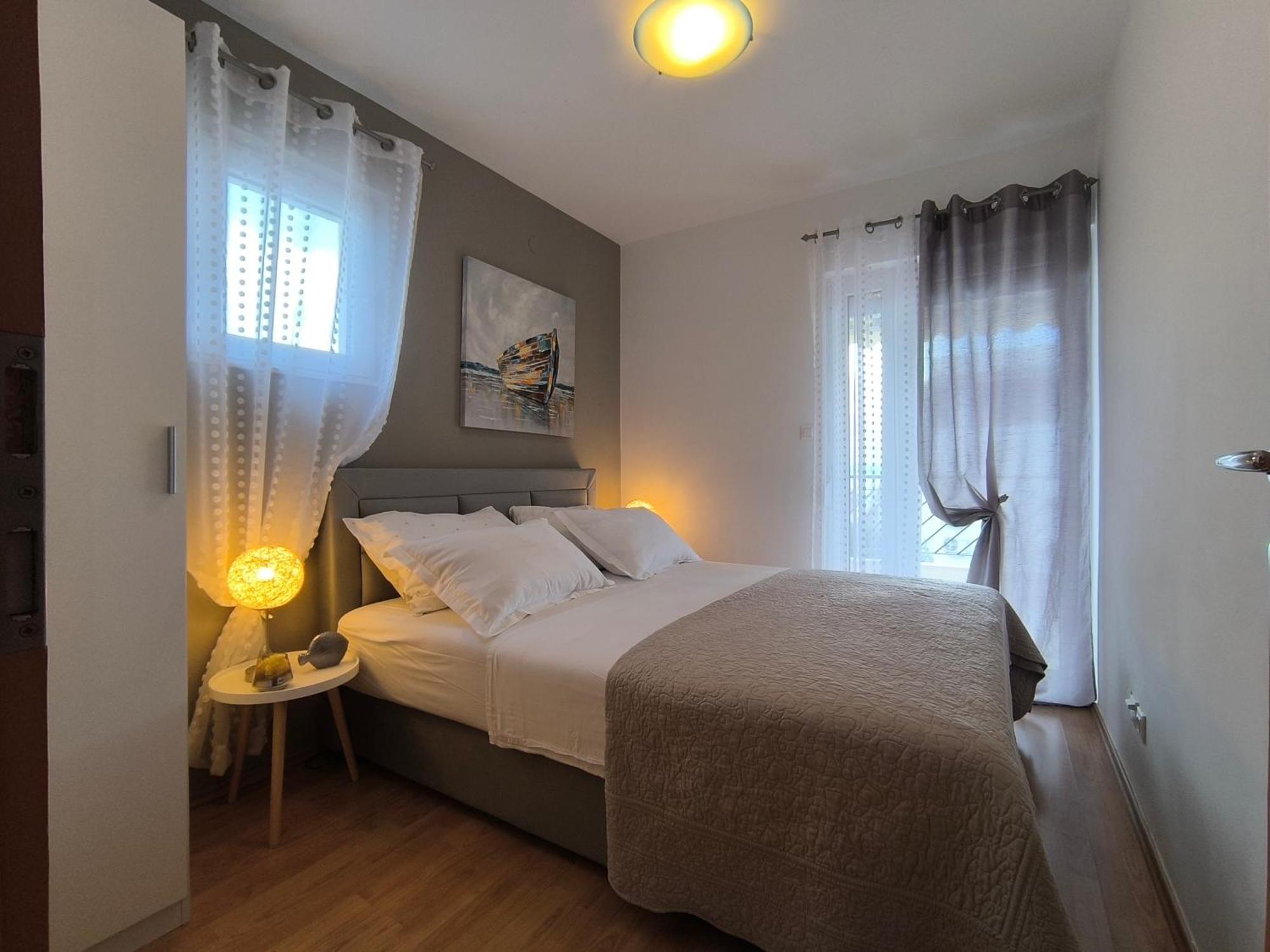 Villa Seaview With Pool - Apartment Yellow Трогир Екстериор снимка