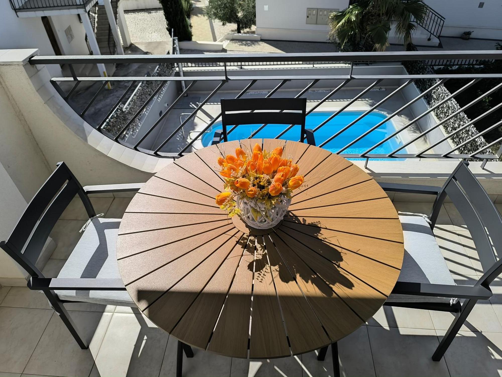 Villa Seaview With Pool - Apartment Yellow Трогир Екстериор снимка