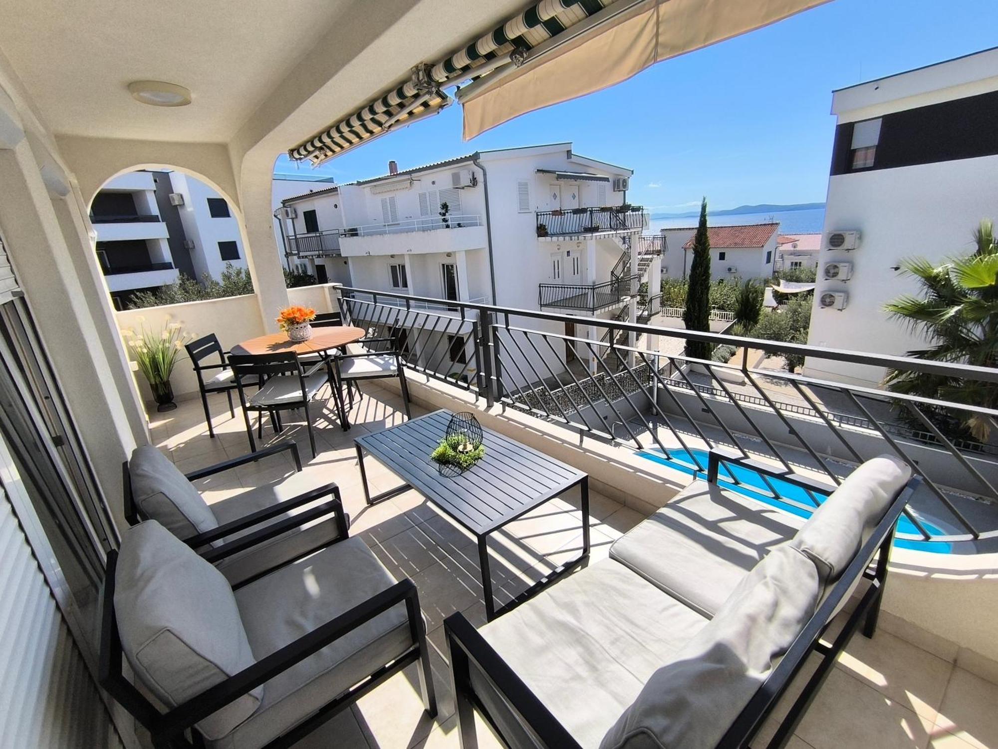 Villa Seaview With Pool - Apartment Yellow Трогир Екстериор снимка