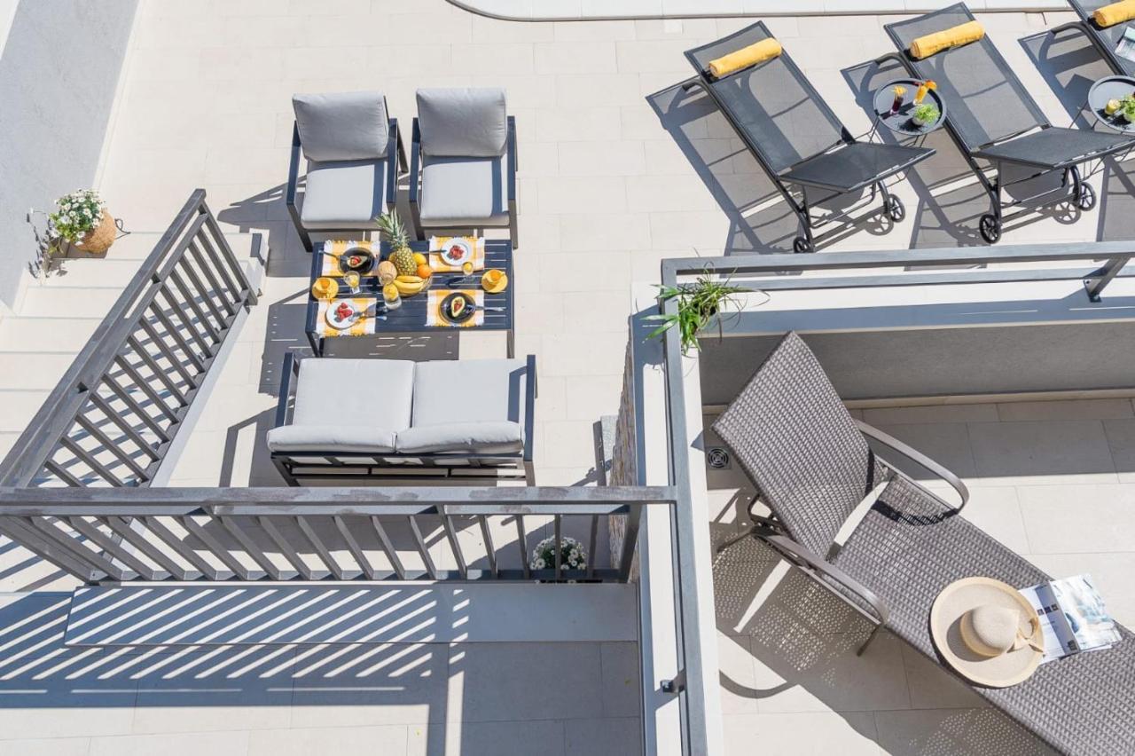 Villa Seaview With Pool - Apartment Yellow Трогир Екстериор снимка