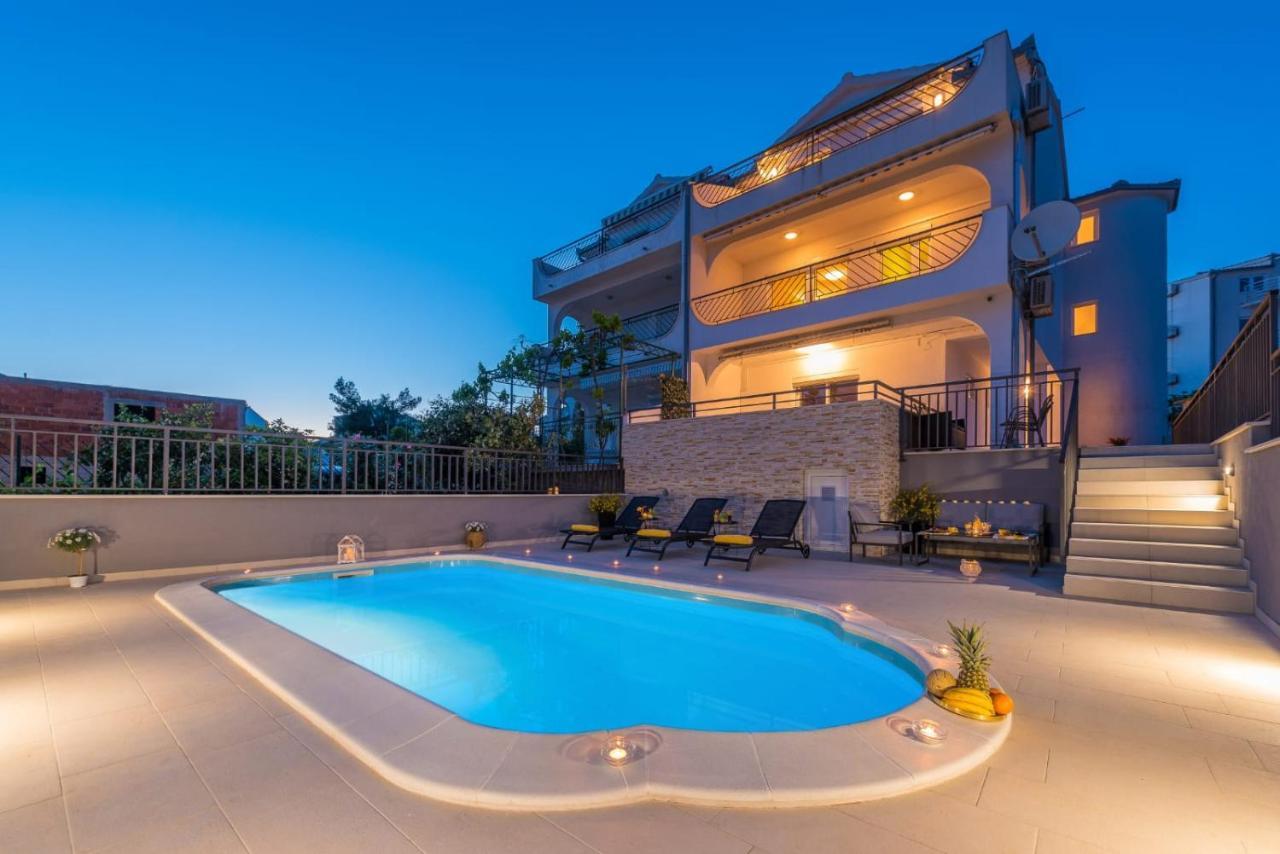 Villa Seaview With Pool - Apartment Yellow Трогир Екстериор снимка