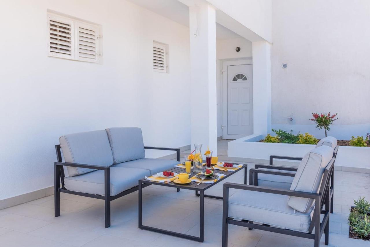 Villa Seaview With Pool - Apartment Yellow Трогир Екстериор снимка